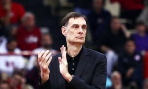 Ολυμπιακός: Η ομιλία Μπαρτζώκα στους παίκτες μετά το διπλό στην Μπασκόνια – “Το δεύτερο 10λεπτο ήταν καταστροφή” (βίντεο)