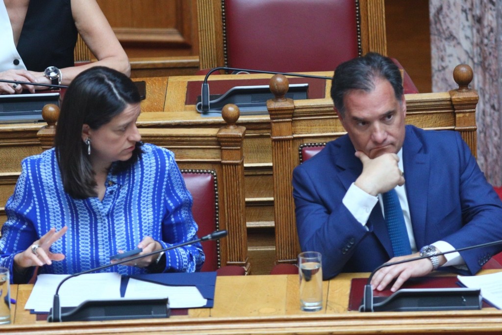 Οκτώ βουλευτές της Νέας Δημοκρατίας ζητούν από Άδωνι – Κεραμέως επέκταση απαλλαγής φαρμακευτικής δαπάνης σε συνταξιούχους