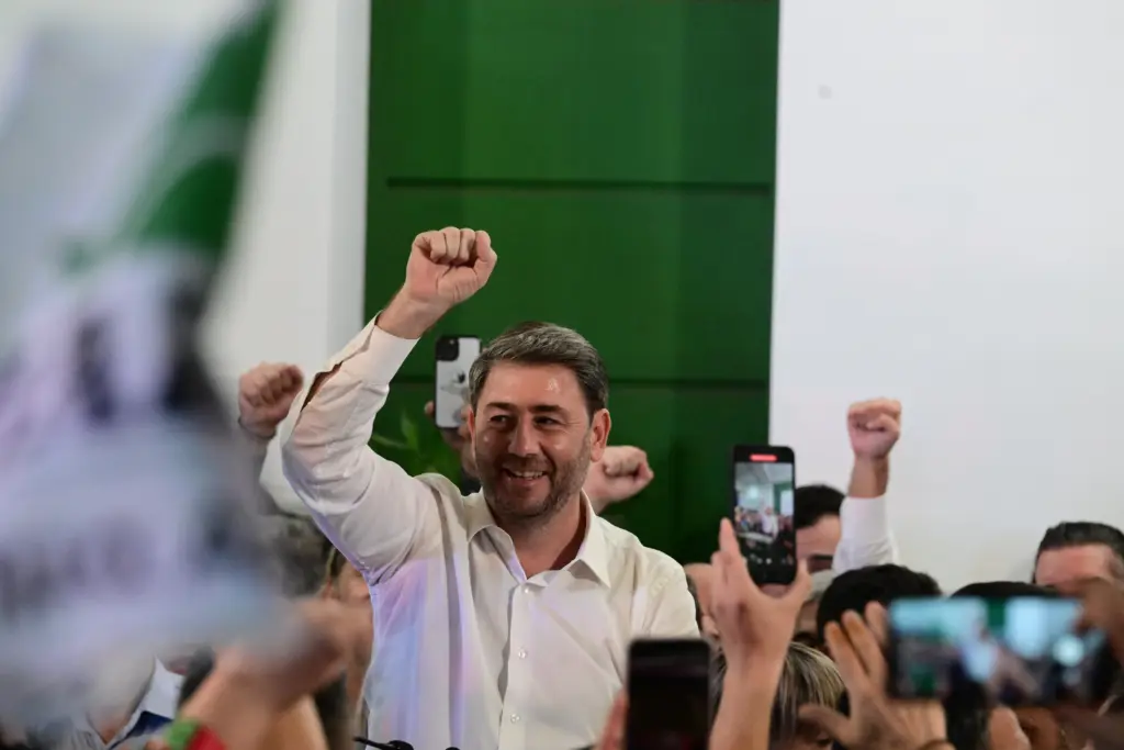 Ο Νίκος Ανδρουλάκης επανεξελέγη πρόεδρος του ΠΑΣΟΚ – Οι αλλαγές και η επόμενη ημέρα
