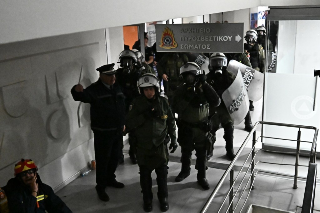 ΕΛΑΣ: «Τραυμάτισαν αστυνομικό οι εποχικοί πυροσβέστες»
