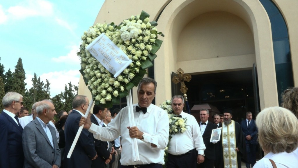 Το τελευταίο αντίο στην εφοπλίστρια Αθηνά Μαρτίνου – Ποιοι έδωσαν το παρόν στην κηδεία (pics)
