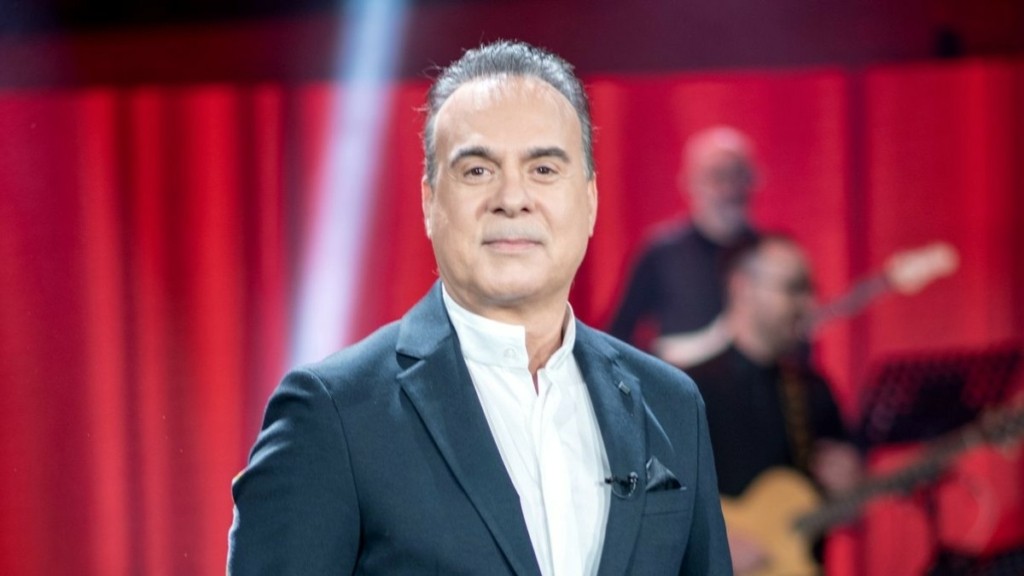Φώτης Σεργουλόπουλος: Παντρεύτηκε με τον σύντροφό του – Τον γάμο τέλεσε ο Χάρης Δούκας