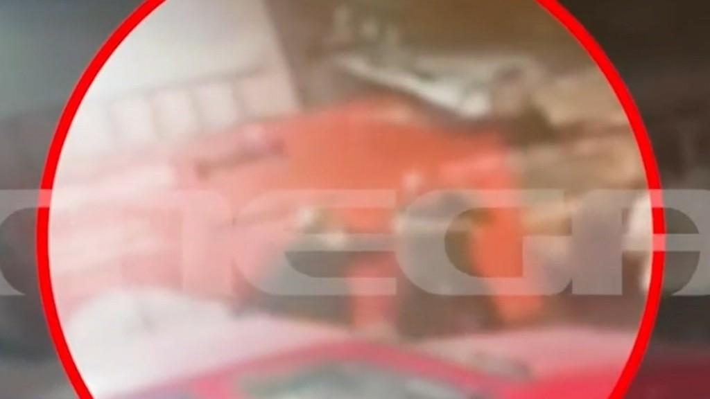 Βίντεο ντοκουμέντο από την άγρια συμπλοκή στο Παγκράτι – Η στιγμή που άνδρας μαχαιρώνει τον εργοδότη του