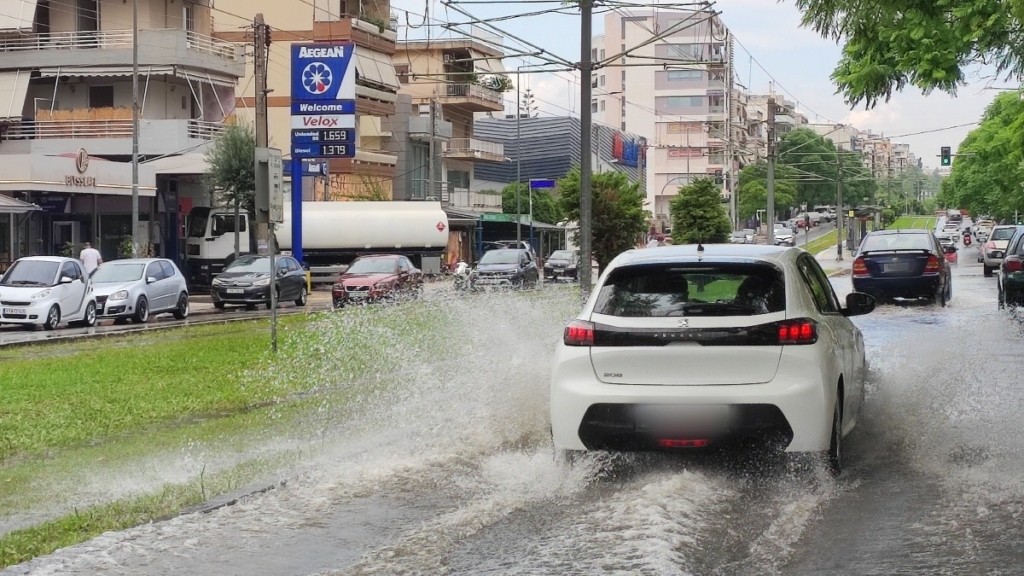 Καιρός αύριο: Βροχές και δυνατοί άνεμοι έως 7 μποφόρ – Πού θα χιονίσει