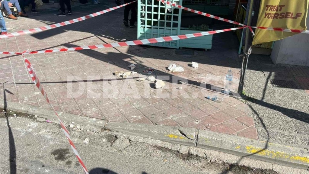 Άγιοι Ανάργυροι: Στο χειρουργείο η 14χρονη που της έπεσε σοβάς στο κεφάλι σε στάση λεωφορείου