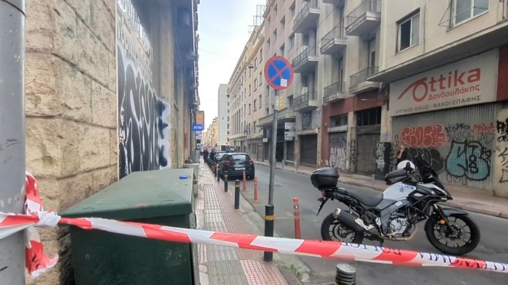 Συναγερμός για ύποπτο αντικείμενο σε όχημα στο κέντρο της Αθήνας – Συνελήφθη ζευγάρι Αλβανών με όπλο και εκρηκτικά