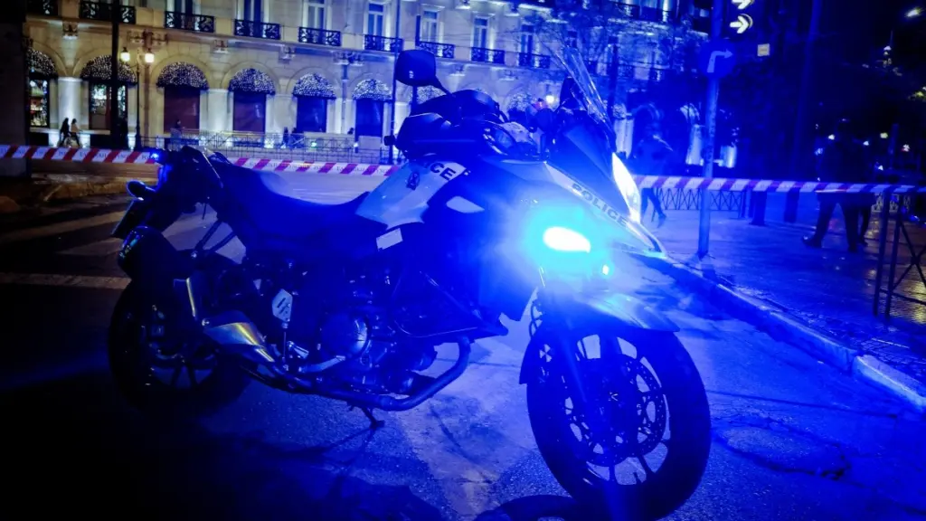 Μεταμόρφωση: Μηχανή έπεσε πάνω σε αυτοκίνητο μετά από καταδίωξη από ομάδα ΔΙΑΣ – Ένας τραυματίας και μια προσαγωγή