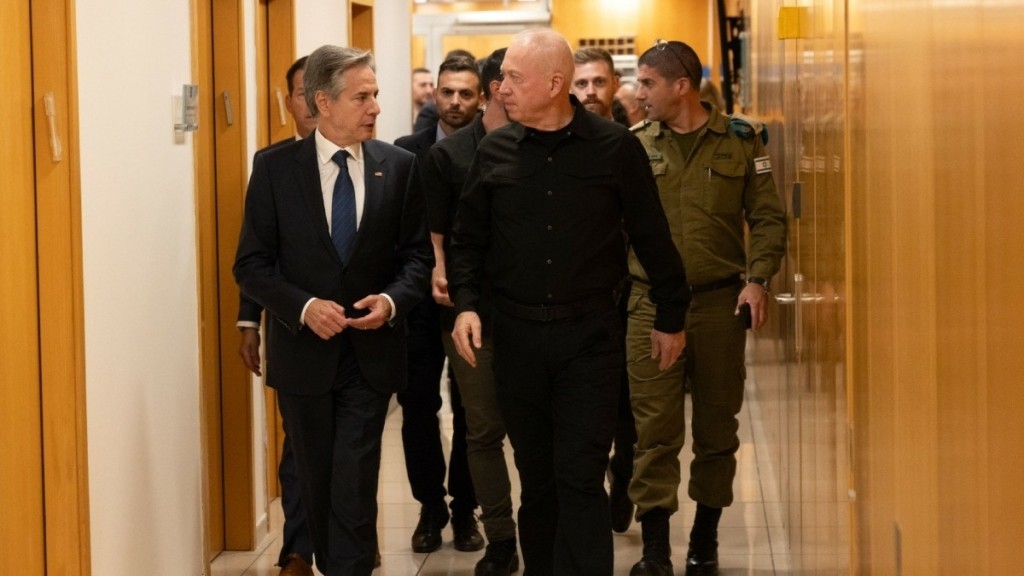 Ισραήλ: Η Χεζμπολάχ εκτόξευσε δεκάδες ρουκέτες – Σε ειδικό θωρακισμένο κτήριο στο αεροδρόμιο οδηγήθηκε ο Μπλίνκεν