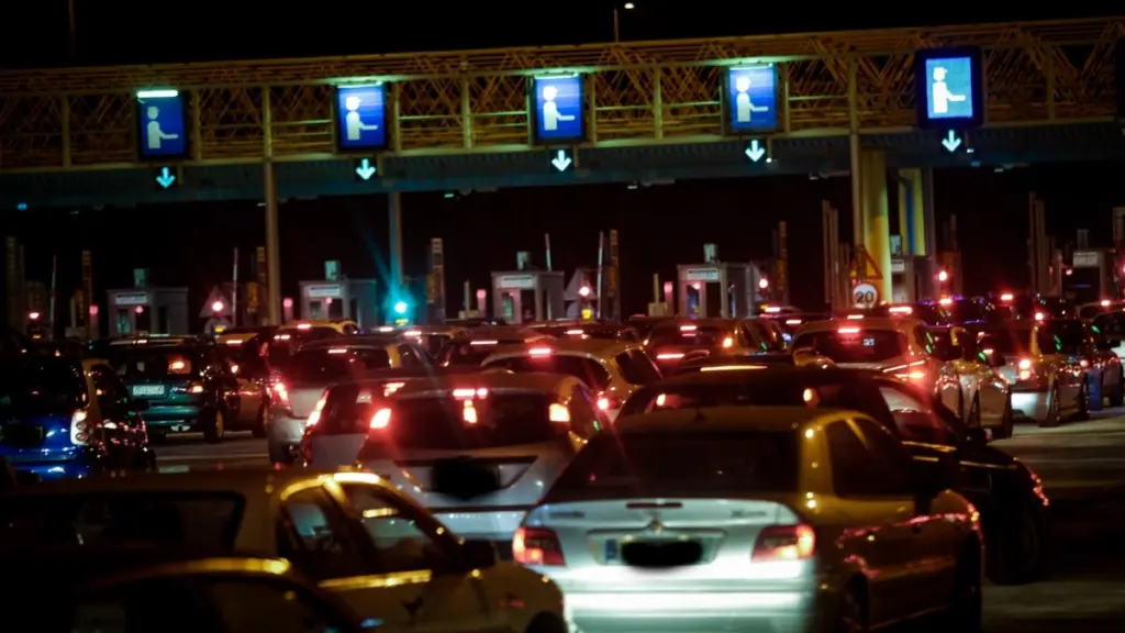 Συνεχίζεται χωρίς προβλήματα η έξοδος των εκδρομέων του Πάσχα – Πάνω από 92 χιλιάδες οχήματα έφυγαν από την Αττική