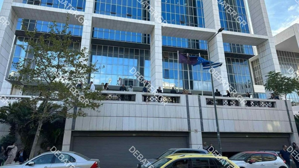 Φάρσα οι απειλές για βόμβες σε κεντρικά σημεία της Αθήνας