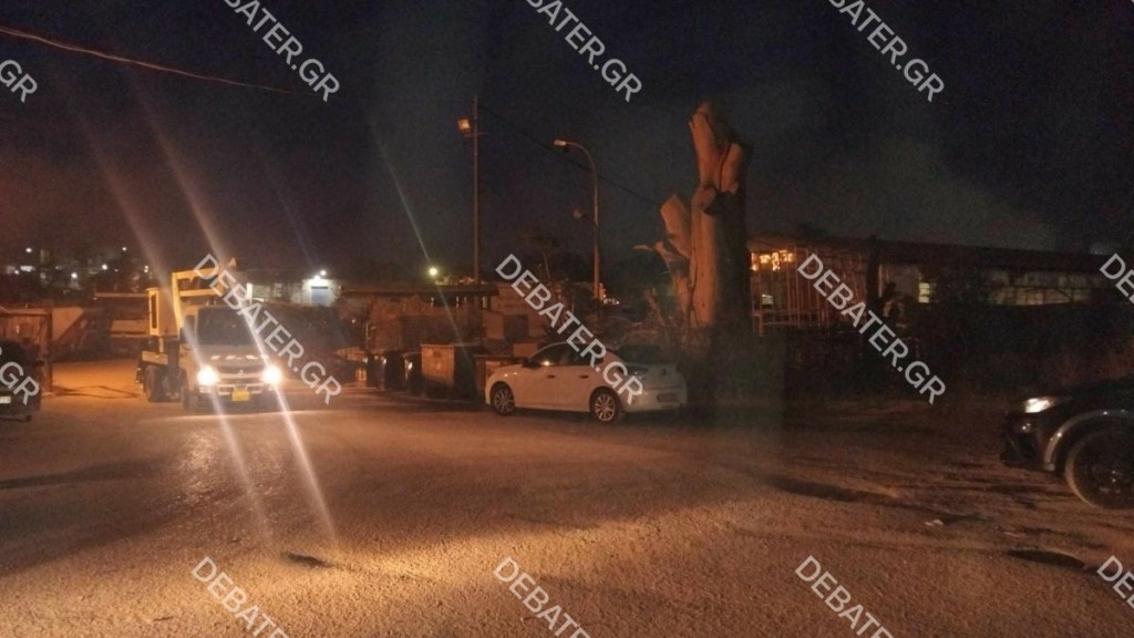 Υπό έλεγχο η φωτιά σε αμαξοστάσιο του Δήμου Αθηναίων