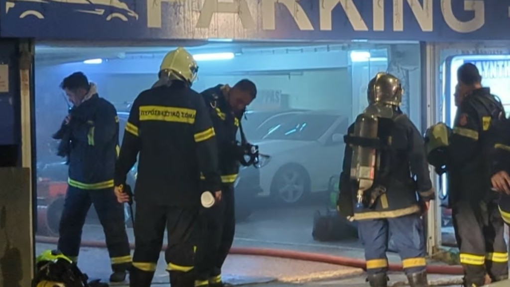 Φωτιά σε υπόγειο πάρκινγκ στο κέντρο της Αθήνας