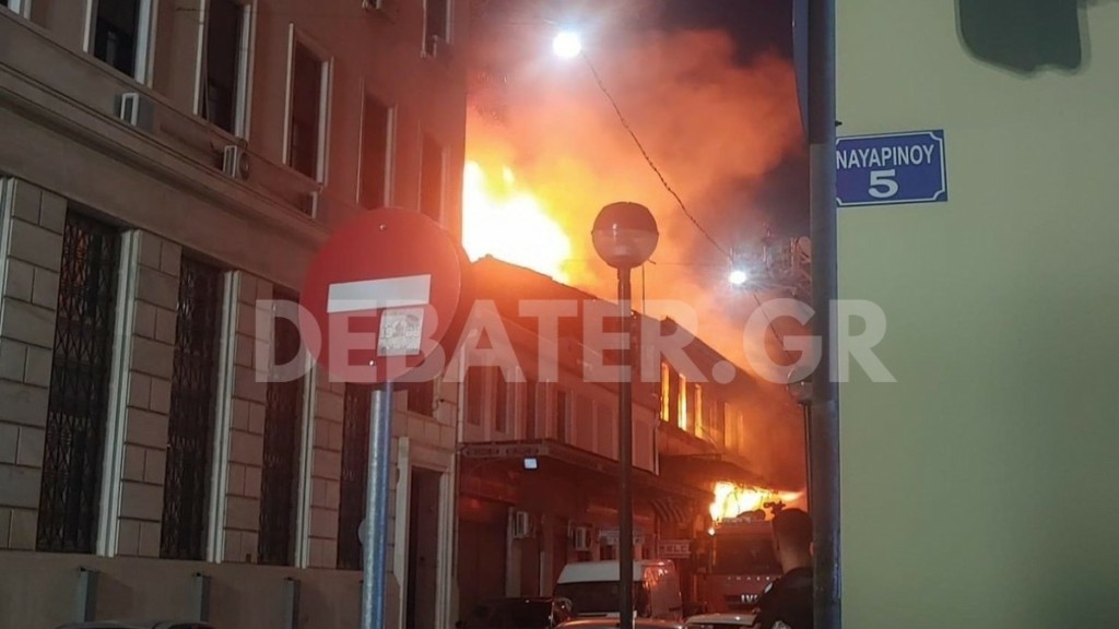 Υπό έλεγχο η φωτιά που ξέσπασε σε εγκαταλελειμμένο κτίριο στον Πειραιά