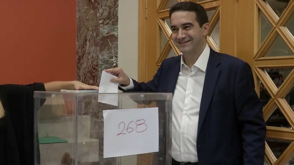 Ψήφισε στην Ηλεία ο Μιχάλης Κατρίνης: “Οι πολίτες δίνουν σήμερα τη δύναμη στο ΠΑΣΟΚ για να γίνει και πάλι μεγάλο και νικηφόρο”