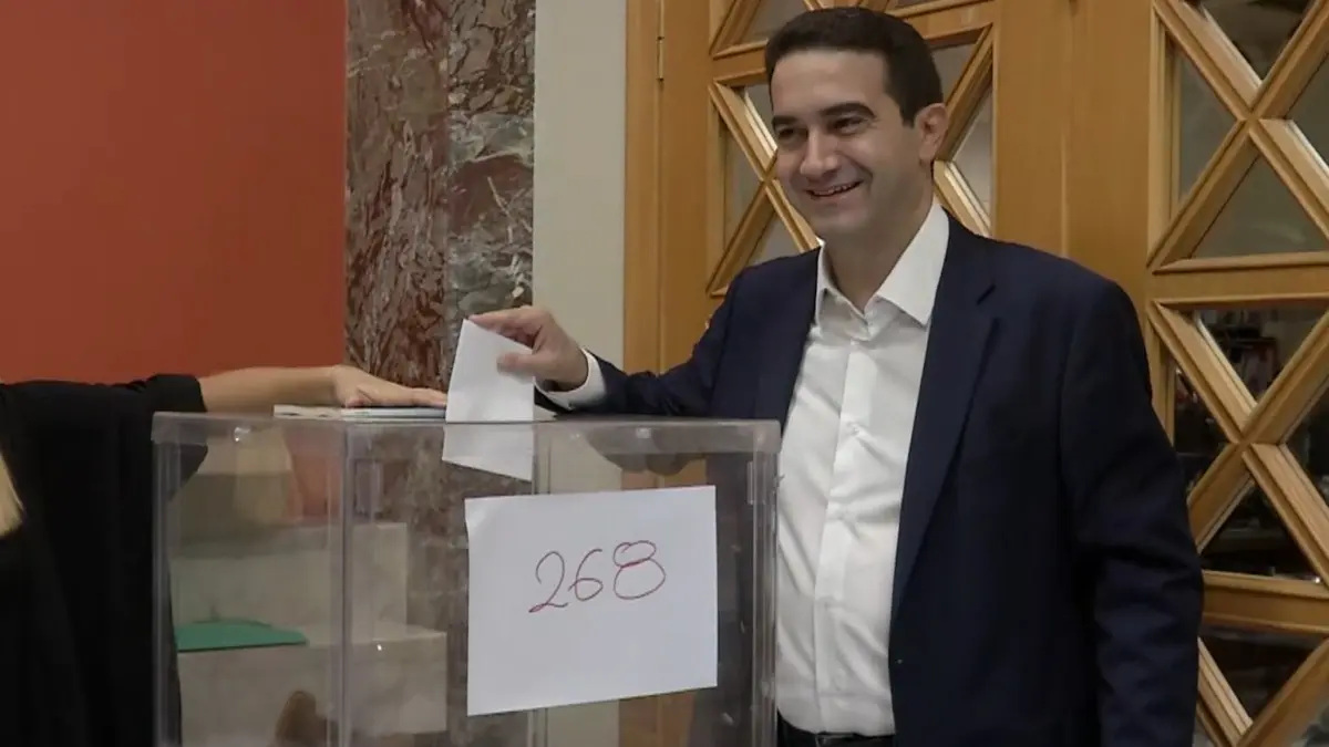 Ψήφισε στην Ηλεία ο Μιχάλης Κατρίνης: “Οι πολίτες δίνουν σήμερα τη δύναμη στο ΠΑΣΟΚ για να γίνει και πάλι μεγάλο και νικηφόρο”