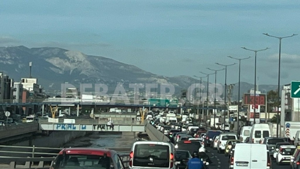 Κίνηση τώρα: Στο «κόκκινο» το οδικό δίκτυο της Αττικής – Συνεχίζεται η έξοδος των εκδρομέων για την 28η Οκτωβρίου