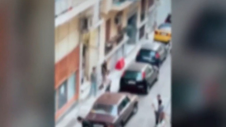 Ξύλο με ρόπαλα στο κέντρο της Αθήνας – Βίντεο Ντοκουμέντο