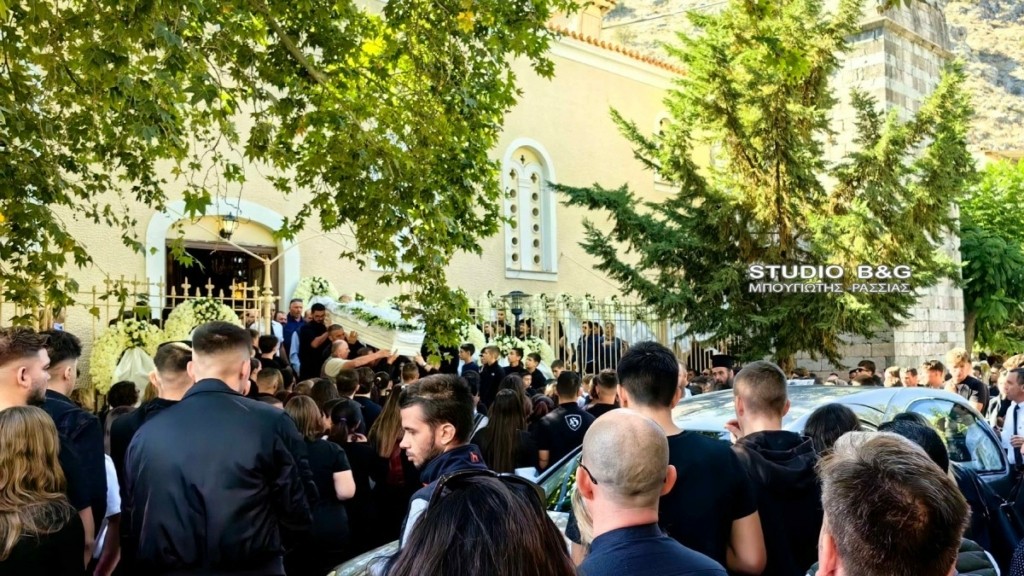 Ναύπλιο: Ράγισαν και οι «πέτρες» στην κηδεία του 14χρονου που σκοτώθηκε πέφτοντας από κερκίδες γηπέδου