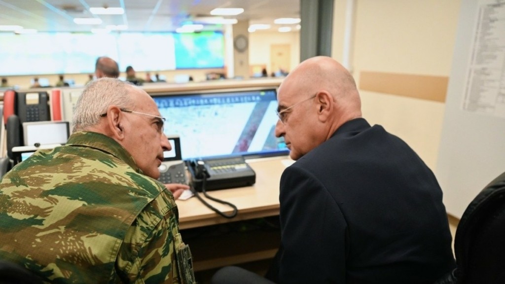 Νίκος Δένδιας: Με C-130 απομακρύνθηκαν από τη Βηρυτό 38 Κύπριοι και 22 Έλληνες