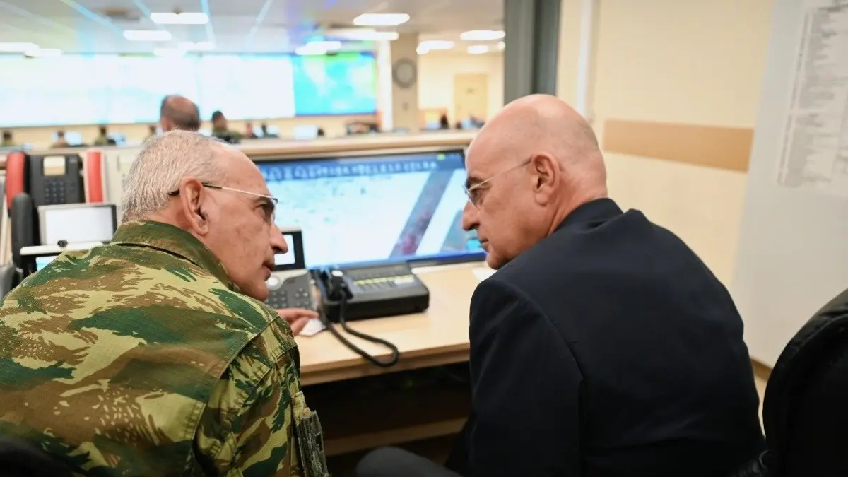 Νίκος Δένδιας: Με C-130 απομακρύνθηκαν από τη Βηρυτό 38 Κύπριοι και 22 Έλληνες