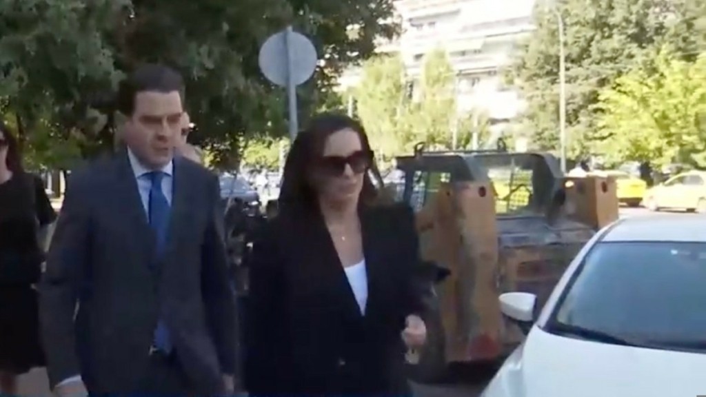 Όλγα Κεφαλογιάννη: Στα δικαστήρια για τα ασφαλιστικά μέτρα στον Μίνω Μάτσα – ”Λύγισε” μπροστά στις κάμερες