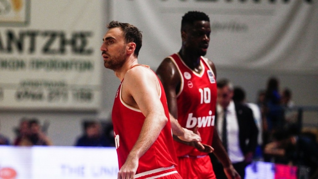 Καρδίτσα – Ολυμπιακός 61-77: Νίκη με «όργια» Βεζένκοφ – Επέστρεψε στη δράση ο Μιλουτίνοφ