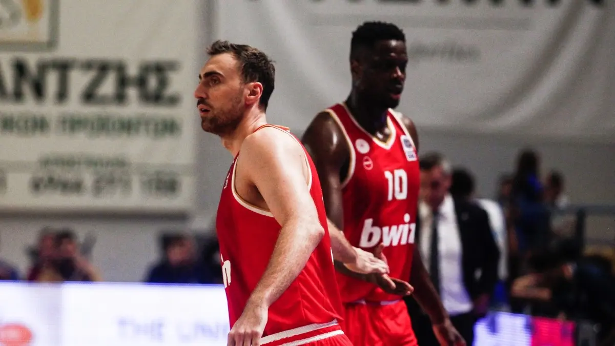 Καρδίτσα – Ολυμπιακός 61-77: Νίκη με «όργια» Βεζένκοφ – Επέστρεψε στη δράση ο Μιλουτίνοφ