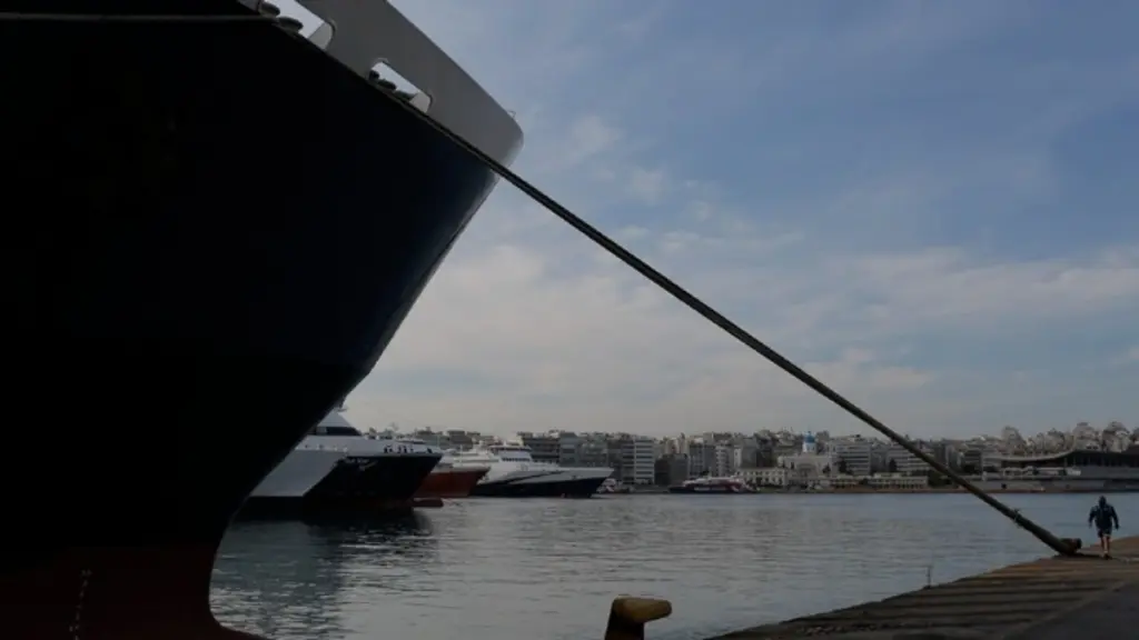 Βλάβη στο οχηματαγωγό “Φοίβος” που θα ταξίδευε για Αίγινα από τον Πειραιά