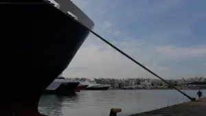 Τήλος: Δεμένο πλοίο λόγω υπέρβασης του ωραρίου του πληρώματος – 245 επιβάτες περιμένουν την αναχώρηση