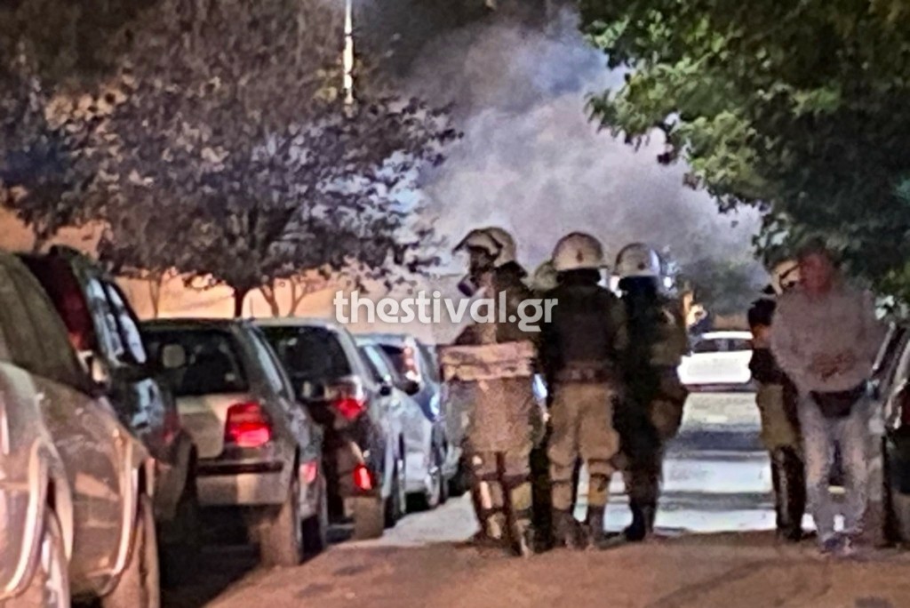 Θεσσαλονίκη: Επεισόδια μεταξύ κουκουλοφόρων και αστυνομικών (vid)