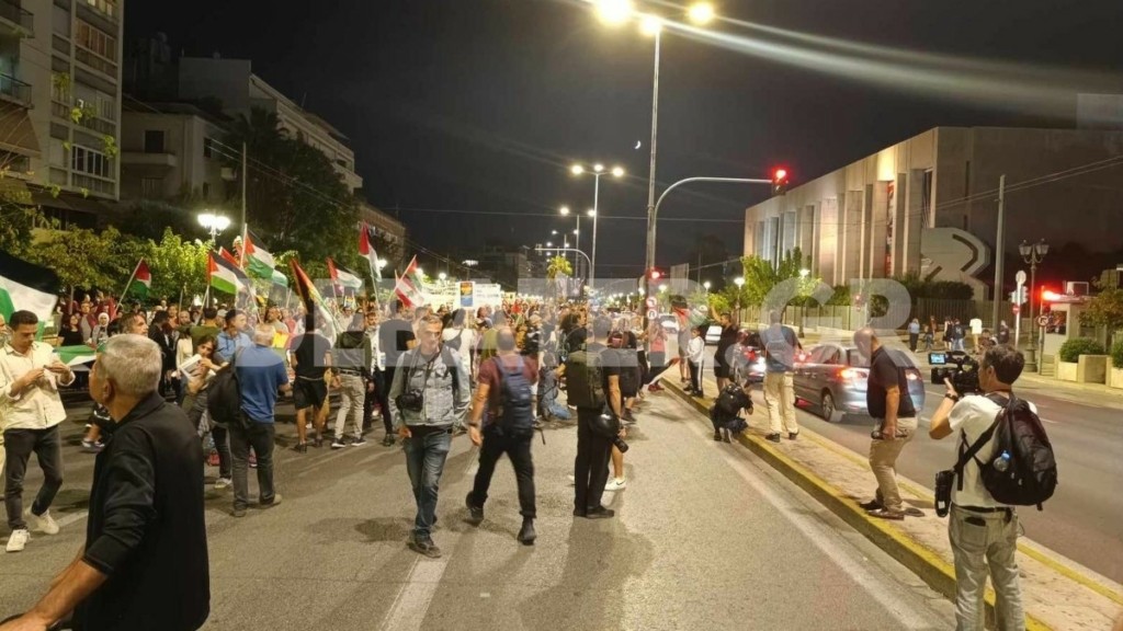 Επεισόδια στην πορεία υπέρ των Παλαιστινίων στο κέντρο της Αθήνας – Έγιναν 20 προσαγωγές