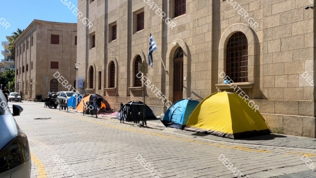 Ρόδος: Συνεχίζεται για τρίτη μέρα η αποσυμφόρηση του νησιού από τους μετανάστες