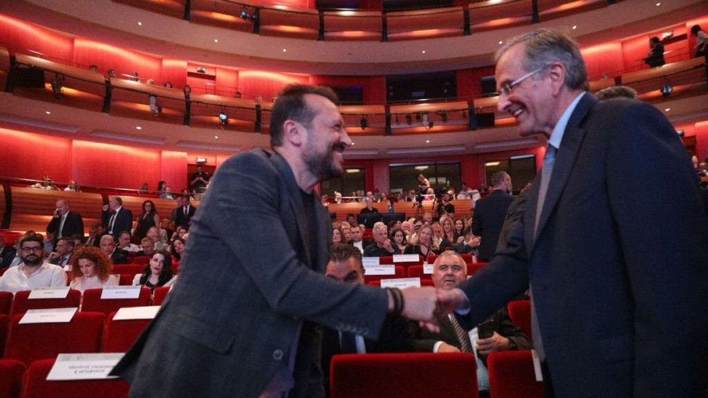 Αντώνης Σαμαράς: Από το «θα τους πάω μέχρι τέλους» στη… θερμή χειραψία με τον Παππά
