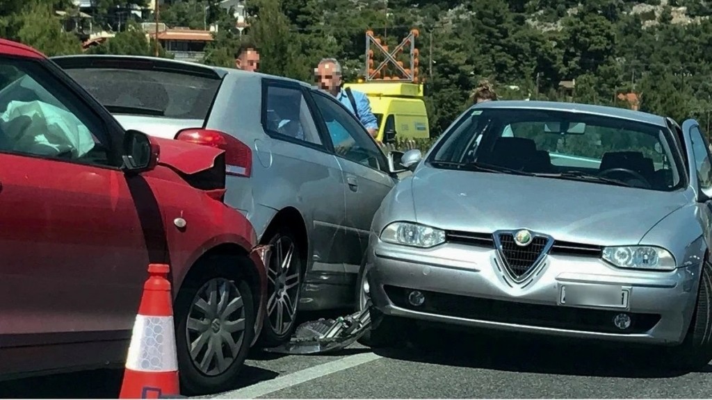 Θεσσαλονίκη: Καραμπόλα τεσσάρων οχημάτων με έναν τραυματία