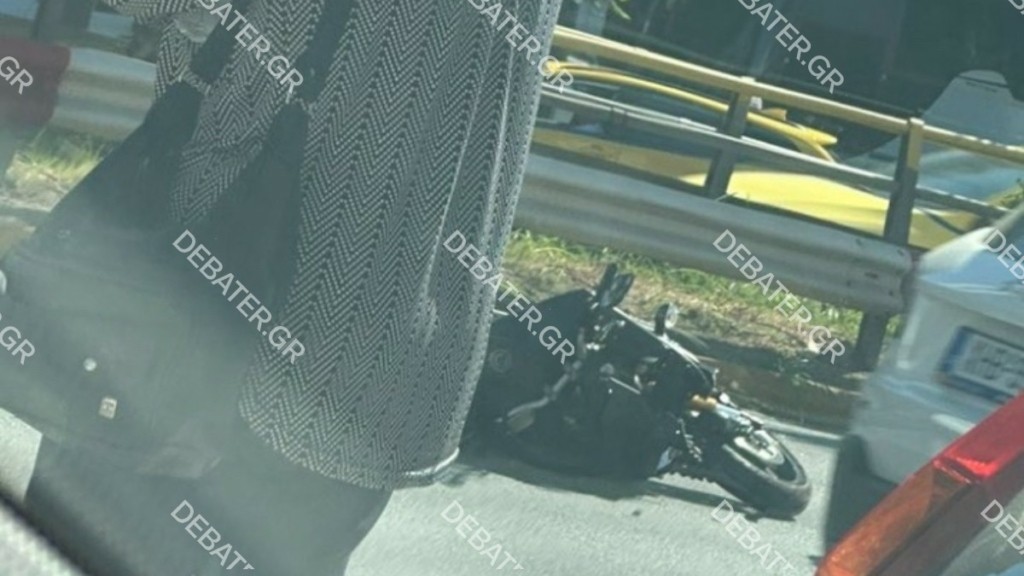 Λ. Συγγρού: Τροχαίο με δύο ελαφρά τραυματισμένους αστυνομικούς