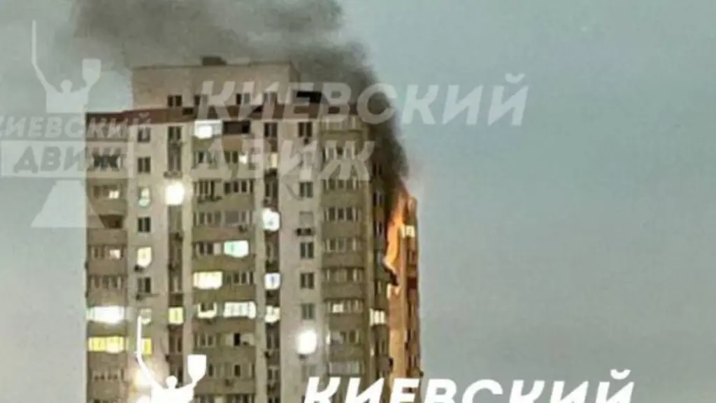 Ουκρανία: Ρωσικό drone έπληξε πολυκατοικία στο Κίεβο
