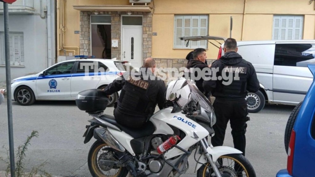 Βόλος: Νεκρός 65χρονος στο σπίτι του – Βρέθηκε με το πόδι σφηνωμένο στα κάγκελα της σκάλας
