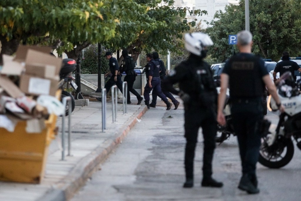 Αμπελόκηποι: Η «παρέα της οδού Αρκαδίας» που ερευνάται για χτυπήματα της «Ένοπλης Προλεταριακής Δράσης»