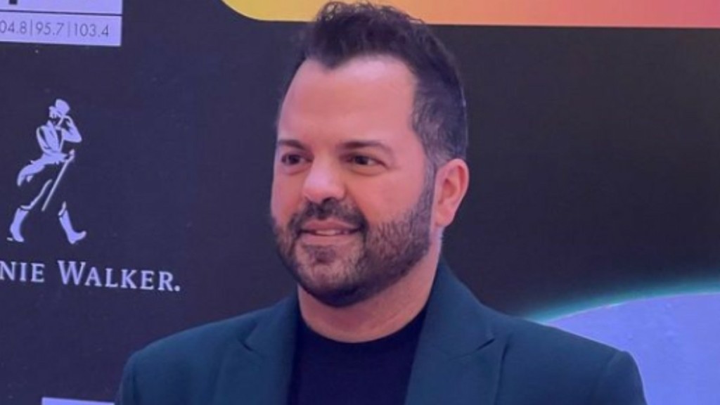 Νίκος Απέργης: Ο τραγουδιστής θα γίνει μπαμπάς για δεύτερη φορά