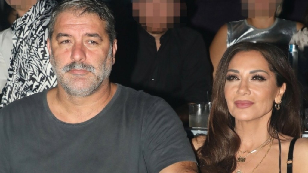 Δέσποινα Βανδή – Βασίλης Μπισμπίκης: Δεν… κρατιόντουσαν σε βραδινή τους έξοδο – Τα παθιασμένα φιλιά στο στόμα