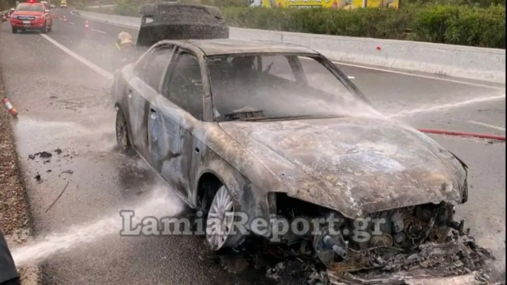 Λαμία: Αυτοκίνητο τυλίχθηκε στις φλόγες και εξερράγη στην Εθνική (pics)