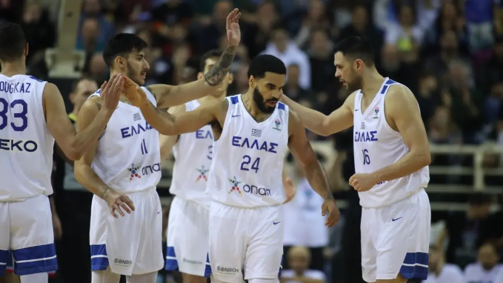 Ελλάδα – Βρετανία 77-67: Ζόρικη νίκη για τη «γαλανόλευκη» στο κατάμεστο «Παλατάκι»