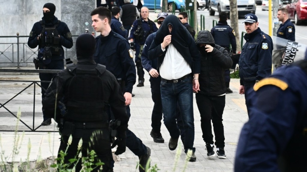 Κολωνός: Ένοχοι οι 11 από τους 17 κατηγορούμενους για τον βιασμό της 12χρονης