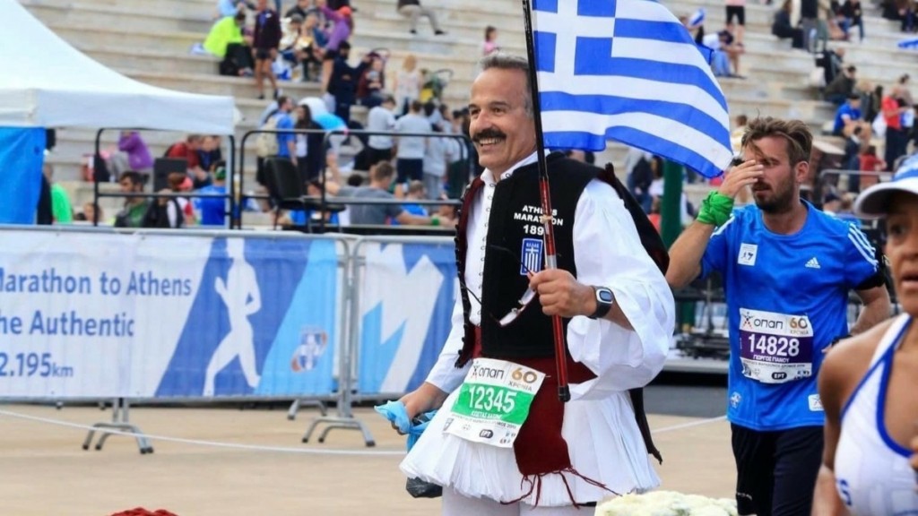 Ήρθε από την Ολλανδία για να τρέξει στο Μαραθώνιο και του έκλεψαν τη φουστανέλα – Δίνει αμοιβή 1.000 ευρώ