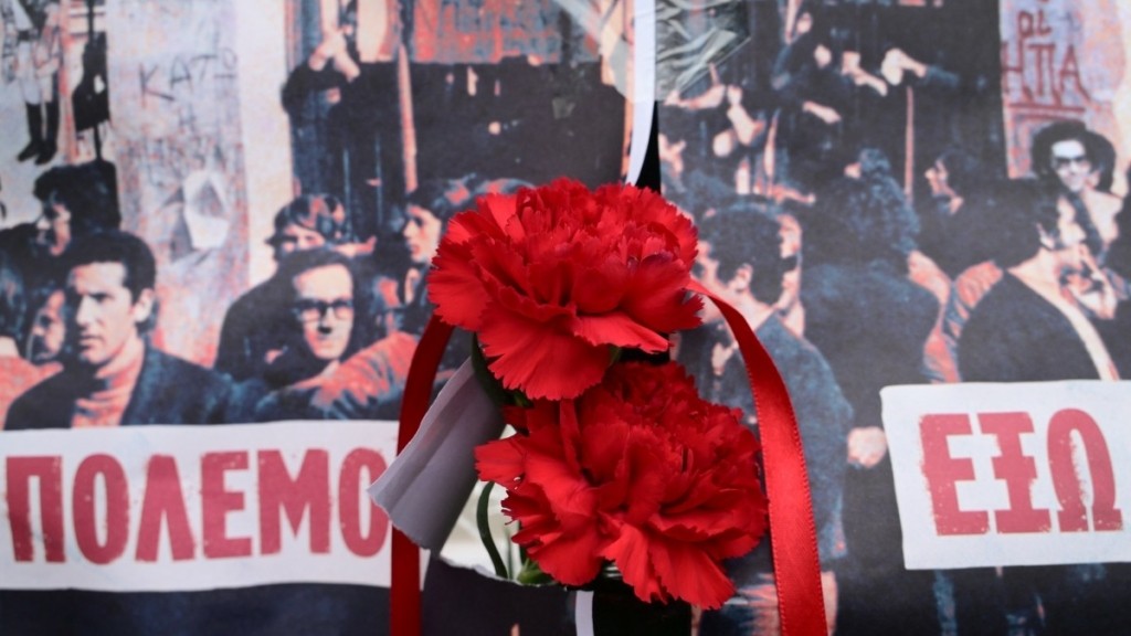 Πενήντα ένα χρόνια από την εξέγερση του Πολυτεχνείου: Υπό βροχή άνοιξε τις πύλες του – Επί ποδός 5.500 αστυνομικοί