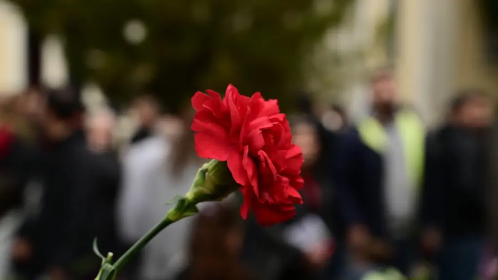 Πολυτεχνείο: Σύσσωμος ο πολιτικός κόσμος τιμά την 51η επέτειο της εξέγερσης