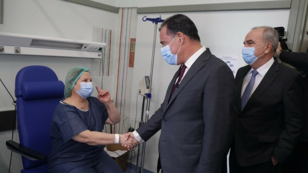 Άδωνις Γεωργιάδης: Έκανε “ντου” σε φαρμακείο του ΕΟΠΠΥ που ήταν κλειστό