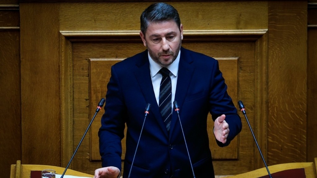 Νίκος Ανδρουλάκης: «Μη χειροκροτάτε δυνατά γιατί τρομάζουν’ οι επενδυτές»