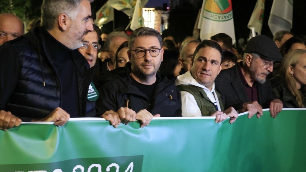 Πολυτεχνείο: Στην πορεία και ο Νίκος Ανδρουλάκης με αντιπροσωπεία του ΠΑΣΟΚ
