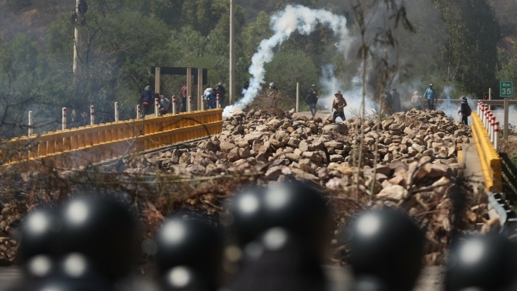 Βολιβία: Ένοπλοι κατέλαβαν μια στρατιωτική εγκατάσταση στην Κοτσαμπάμπα και κρατούν αιχμαλώτους